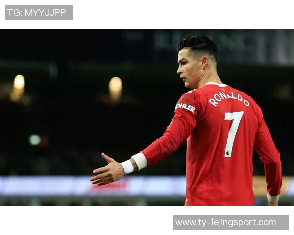 爱尔兰主帅指责C罗影响裁判判罚引发争议与讨论